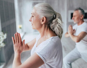 Mit Yoga gegen rheumatische Schmerzen