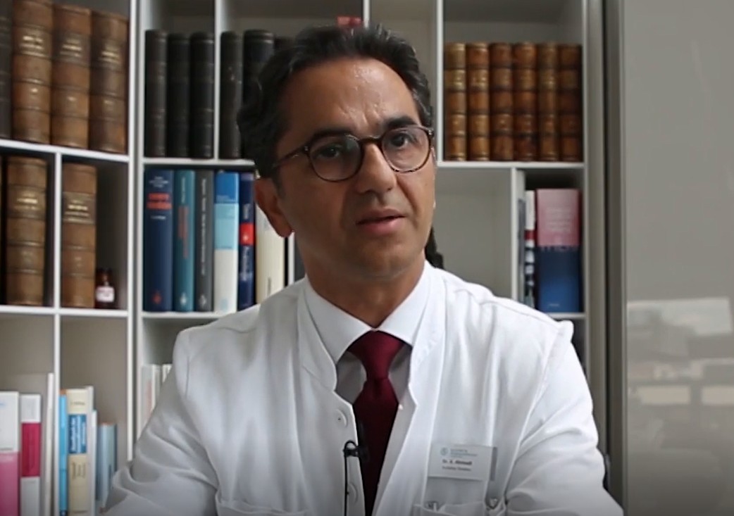  spiegel: Dr. Keihan Ahmadi-Simab, Internist am Klinikum Stephansplatz, erklärt, welche Probleme Patienten mit den Anweisungen in Beipackzetteln haben und welche Folgen daraus im Gesundheitswesen entstehe